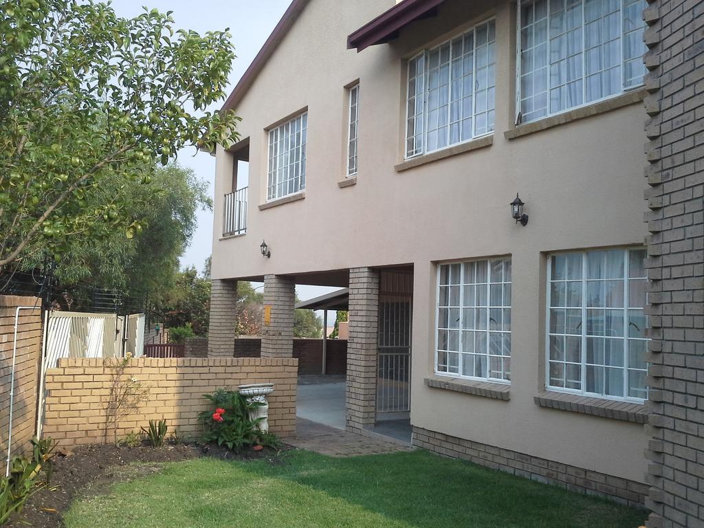 De Zevende Hemel Guesthouse Secunda Exterior photo